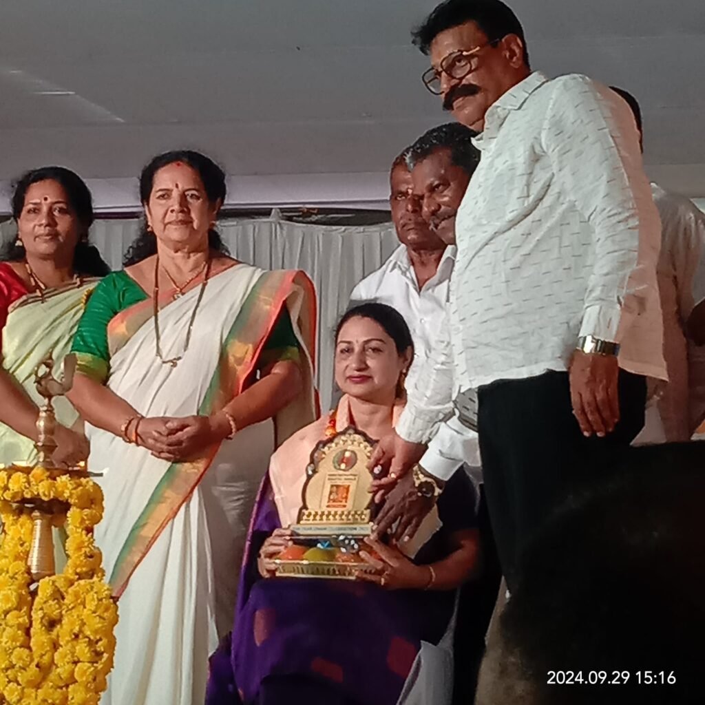 ಮಲೆಯಾಳಂ ಪುಸ್ತಕ ಪ್ರಕಟ, ಉಳುವಂಗಡ ಕಾವೇರಿ ಉದಯರಿಗೆ ಸನ್ಮಾನ… ಮಲೆಯಾಳಂ ಪುಸ್ತಕ ಪ್ರಕಟ, ಉಳುವಂಗಡ ಕಾವೇರಿ ಉದಯರಿಗೆ ಸನ್ಮಾನ…