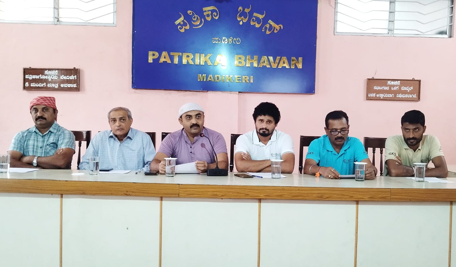 ರಾಷ್ಟ್ರದ್ರೋಹಿ ವಿದ್ಯಾಧರ ಗೌಡ ಪ್ರಕರಣದಲ್ಲಿ ಪೊಲೀಸರ ಕಾರ್ಯ ಕ್ಷಮತೆಯನ್ನು ಅಭಿನಂದಿಸುತ್ತೇವೆ. ಆದರೆ ಪ್ರಕರಣವನ್ನು ಮರು ತನಿಖೆಯೊಂದಿಗೆ, ಆತನ  ಗಡಿಪಾರು ಮಾಡದಿದ್ದರೆ, ಮುಂದೆ ಅಹಿತಕರ ಘಟನೆಗಳಾದರೆ ಇಲಾಖೆಯೆ ಹೊಣೆ: ವಿವಿಧ ಸಂಘಟನೆಗಳ ಹೇಳಿಕೆ…