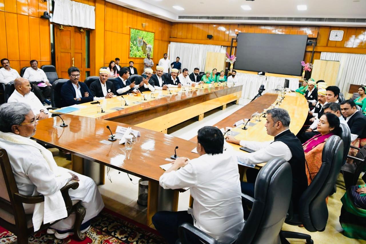 ಕೊಡವ ಹಾಕಿನ ಇಂಞಚ್ಚಕೂ ಎತ್ತರಕ್‌ ಕೊಂಡಪೋಪಕ್‌ ಸರ್ಕಾರತ ಒತ್ತಾಸೆ ಉಂಡ್‌, ಕುಂಡ್ಯೋಳಂಡ ಒಕ್ಕಕ್‌ ಓರ್‌ ಕೋಟಿ ಕೊಡ್ತಿತ್‌, ಸಿ.ಎಂ. ಸಿದ್ದರಾಮಯ್ಯ