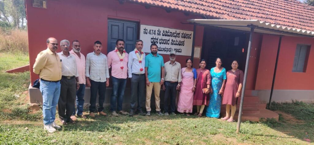 ಕೆದಮುಳ್ಳೂರು ದವಸಭಂಡಾರ ಅಧ್ಯಕ್ಷರಾಗಿ ಮಾಳೇಟಿರ ಪ್ರಶಾಂತ್ ಉತ್ತಪ್ಪ ಅವಿರೋಧ ಆಯ್ಕೆ ಕೆದಮುಳ್ಳೂರು ದವಸಭಂಡಾರ ಅಧ್ಯಕ್ಷರಾಗಿ ಮಾಳೇಟಿರ ಪ್ರಶಾಂತ್ ಉತ್ತಪ್ಪ ಅವಿರೋಧ ಆಯ್ಕೆ