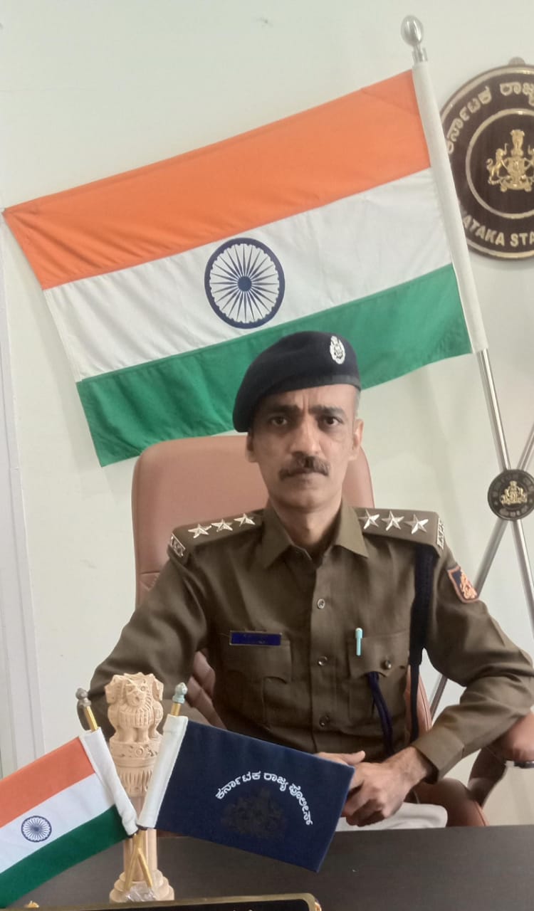 ಮಡಿಕೇರಿ ಡಿ.ವೈ.ಎಸ್ಪಿ ಆಗಿ  ಪೆಮ್ಮಂಡ ಎ. ಸೂರಜ್‌ ಅಧಿಕಾರ ಸ್ವೀಕಾರ