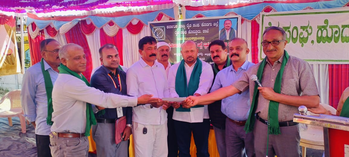 ಹೊದ್ದೂರಿನಲ್ಲಿ ಹದ್ದು ಮೀರಿದ ರೈತರ ಮೇಲಿನ ದೌರ್ಜನ್ಯ: ರೈತ ಸಂಘದಿಂದ ಸಾರ್ವಜನಿಕ ರಸ್ತೆ ಮುಟ್ಟುಗೋಲು ಹಾಕಲು ಗಡುವು.