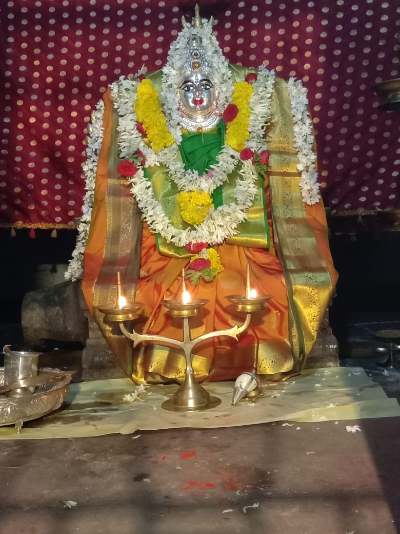 ಕದನೂರ್ ಶ್ರೀ ಭಗವತಿರ ಚಪ್ಪೆಲೆ ಪುಟ್ಟ್ ನಮ್ಮೆ…. ಕದನೂರ್ ಶ್ರೀ ಭಗವತಿರ ಚಪ್ಪೆಲೆ ಪುಟ್ಟ್ ನಮ್ಮೆ….