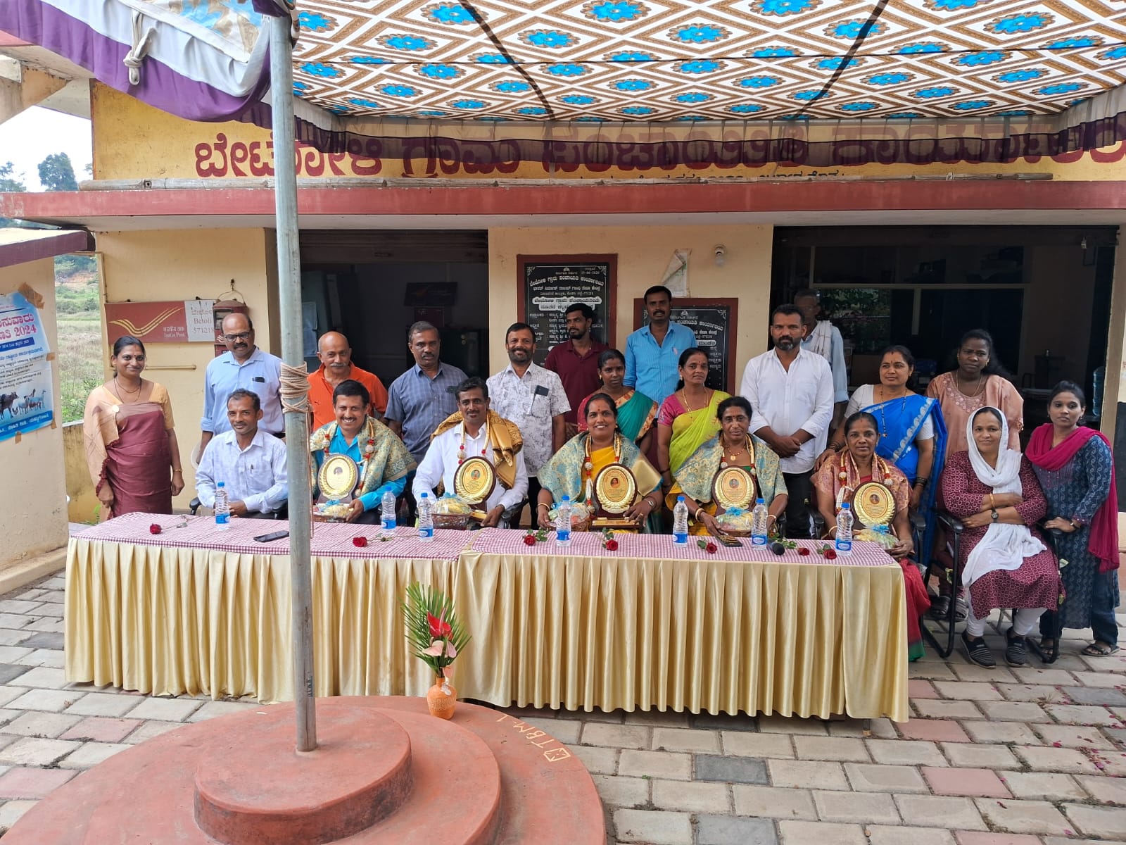 ಬೇಟೋಳಿ ಗ್ರಾಮ ಪಂಚಾಯಿತಿ ವತಿಯಿಂದ ಸಾಧಕರಿಗೆ ಸನ್ಮಾನ