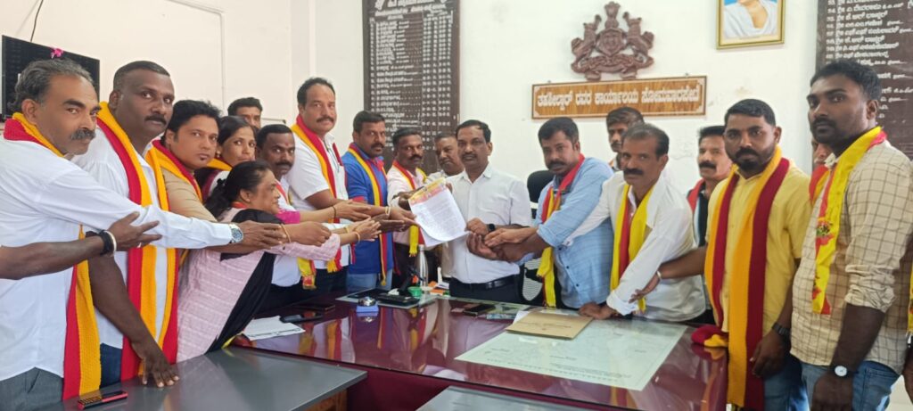 ಕೊಡಗು ವಿವಿ ಉಳಿಯುವವರೆಗೂ ನಿರಂತರ ಹೋರಾಟ: ಕರವೆ ಘೋಷಣೆ ಕೊಡಗು ವಿವಿ ಉಳಿಯುವವರೆಗೂ ನಿರಂತರ ಹೋರಾಟ: ಕರವೆ ಘೋಷಣೆ