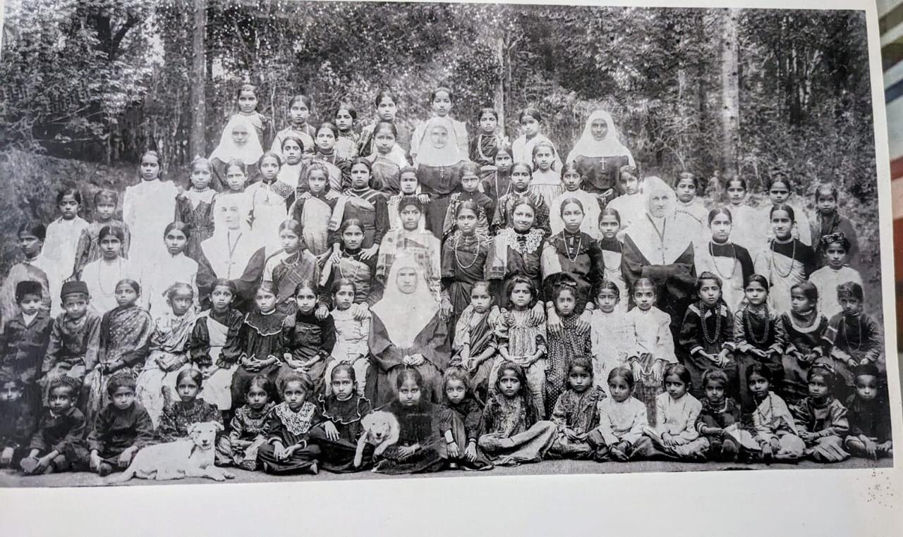 ಕೊಡವಾಮೆರ ತಗ್‌ರ್ದಿ ಎಂಗಡ ಪೊಮ್ಮಕ್ಕ