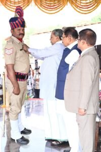 ಮುಖ್ಯಮಂತ್ರಿಪದಕ ಪಡೆದ ಸಿ.ಕೆ. ರಾಜೇಶ್. ಮುಖ್ಯಮಂತ್ರಿಪದಕ ಪಡೆದ ಸಿ.ಕೆ. ರಾಜೇಶ್.
