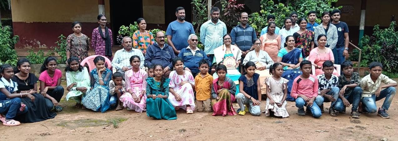 ಕರಡ ನಿವೃತ್ತ ಶಿಕ್ಷಕಿಗೆ ಬಿಳ್ಕೊಡುಗೆ 