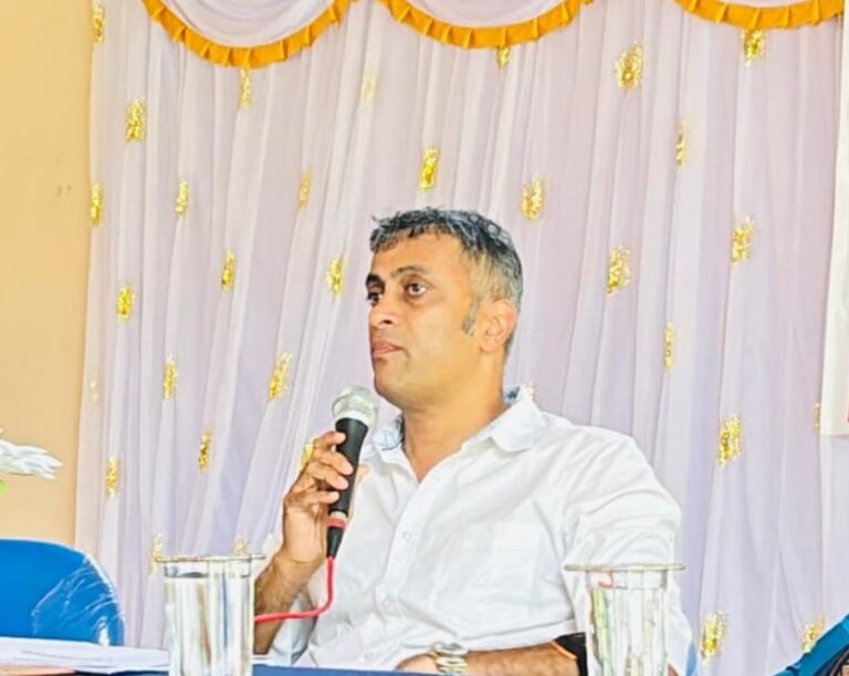 ಪಂಚಾಯತ್  ರಾಜ್ ಇಲಾಖೆ ಚಳಿ ಬಿಡಿಸಿದ ಶಾಸಕ ಪೊನ್ನಣ್ಣ