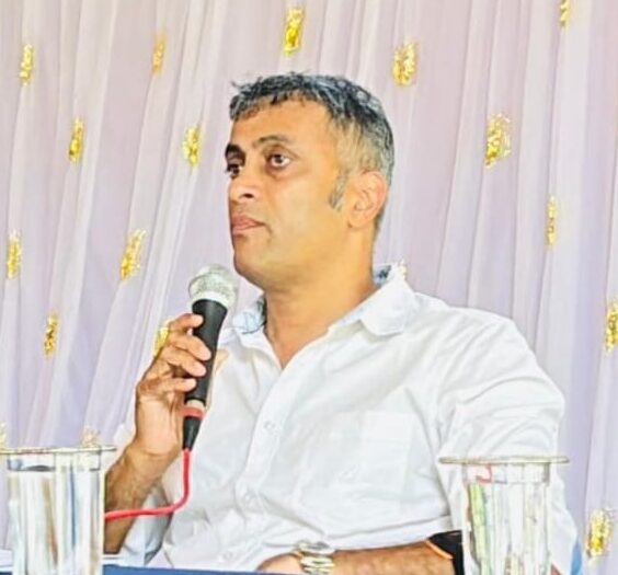 ಪಂಚಾಯತ್ ರಾಜ್ ಇಲಾಖೆ ಚಳಿ ಬಿಡಿಸಿದ ಶಾಸಕ ಪೊನ್ನಣ್ಣ ಪಂಚಾಯತ್ ರಾಜ್ ಇಲಾಖೆ ಚಳಿ ಬಿಡಿಸಿದ ಶಾಸಕ ಪೊನ್ನಣ್ಣ