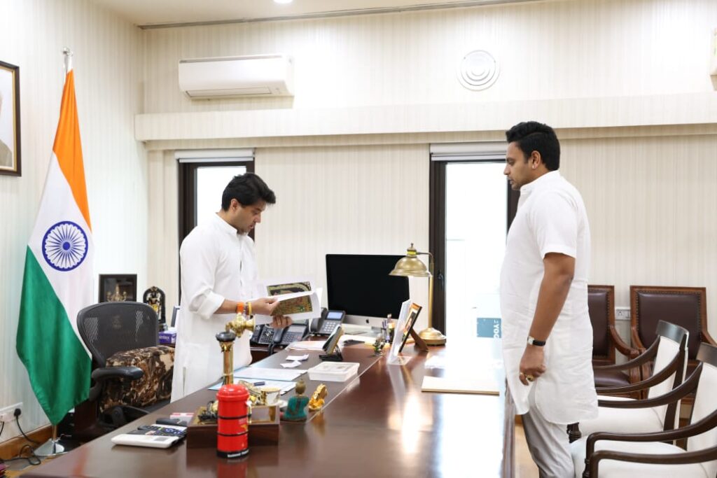 ಕೊಡಗಿನ BSNL ಸಮಸ್ಯೆಯನ್ನು ದೆಹಲಿಗೆ ಹೊತ್ತೊಯ್ದ ಸಂಸದ ಯಧುವೀರ್ ಒಡೆಯರ್ ಕೊಡಗಿನ BSNL ಸಮಸ್ಯೆಯನ್ನು ದೆಹಲಿಗೆ ಹೊತ್ತೊಯ್ದ ಸಂಸದ ಯಧುವೀರ್ ಒಡೆಯರ್
