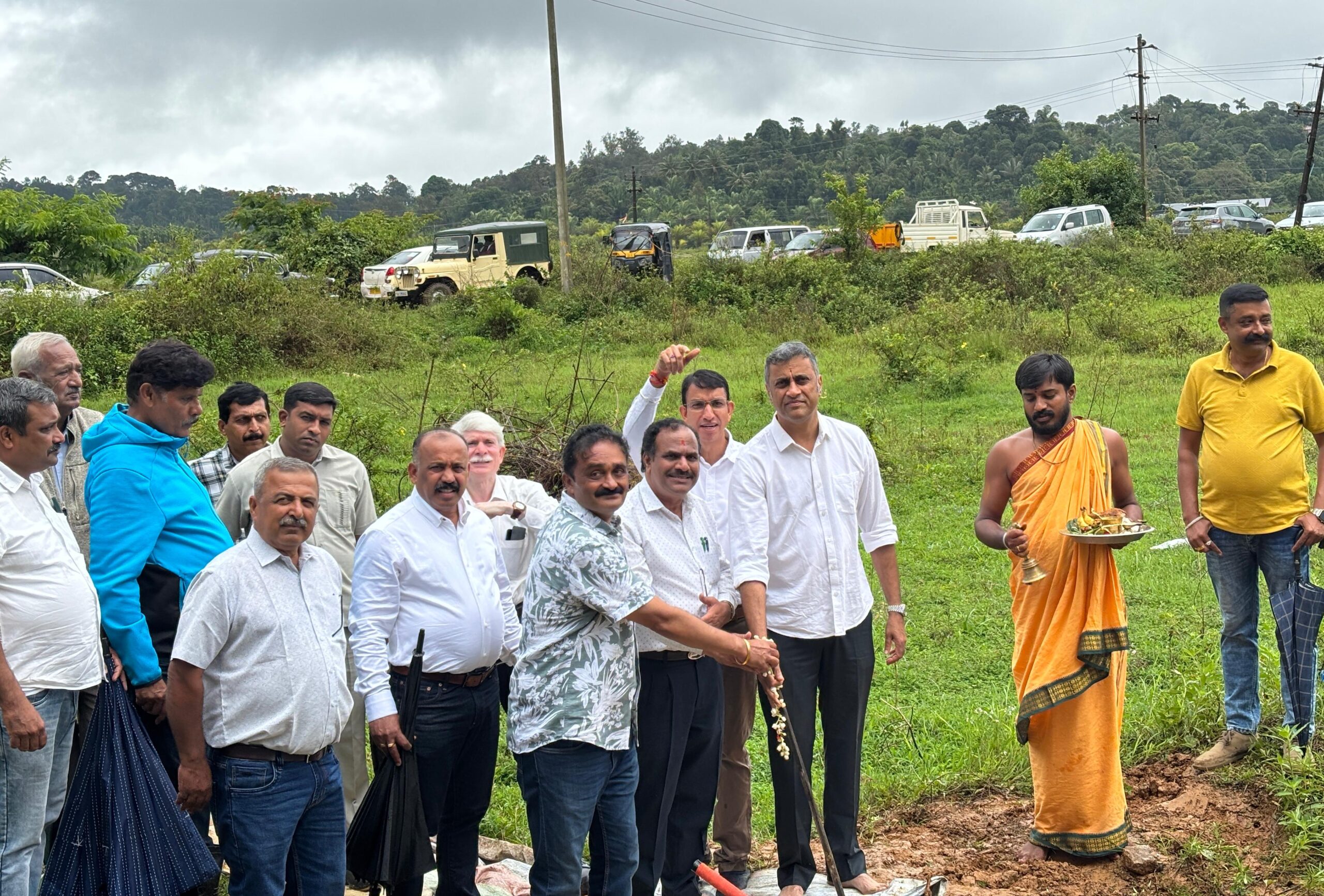 ಹುದಿಕೇರಿಯಲ್ಲಿ ₹ 19.34 ಕೋಟಿ ರೂಪಾಯಿ ವೆಚ್ಚದ  ವಿದ್ಯುತ್ ಉಪ ಕೇಂದ್ರಕ್ಕೆ ಎಲ್. ಎ.ಸಿ ಅಜ್ಜಿಕುಟ್ಟಿರ ಪೊನ್ನಣ್ಣ ಭೂಮಿಪೂಜೆ…