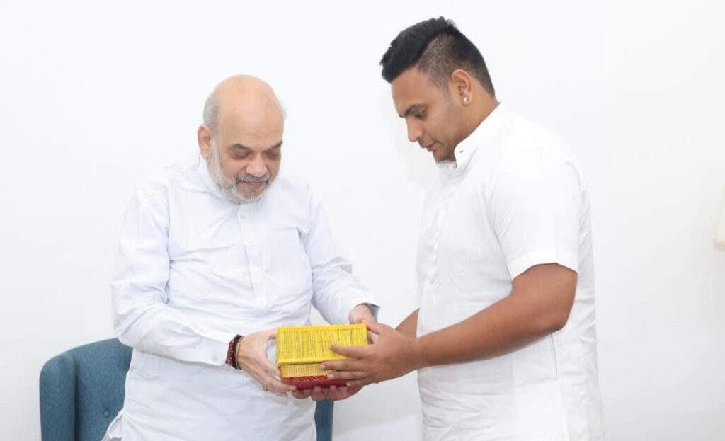 ಬಾಂಗ್ಲಾ ನುಸುಳುಕೋರರು ಸೇರಿದಂತೆ, ಕೊಡಗಿನ ಹಲವು ಸಮಸ್ಯೆಗಳ ಪರಿಹಾರಕ್ಕೆ ಕೇಂದ್ರ ಗೃಹಸಚಿವರಿಗೆ ಮನವಿ ಸಲ್ಲಿಸಿದ ಸಂಸದ ಯದುವೀರ್ ಒಡೆಯರ್ ಬಾಂಗ್ಲಾ ನುಸುಳುಕೋರರು ಸೇರಿದಂತೆ, ಕೊಡಗಿನ ಹಲವು ಸಮಸ್ಯೆಗಳ ಪರಿಹಾರಕ್ಕೆ ಕೇಂದ್ರ ಗೃಹಸಚಿವರಿಗೆ ಮನವಿ ಸಲ್ಲಿಸಿದ ಸಂಸದ ಯದುವೀರ್ ಒಡೆಯರ್