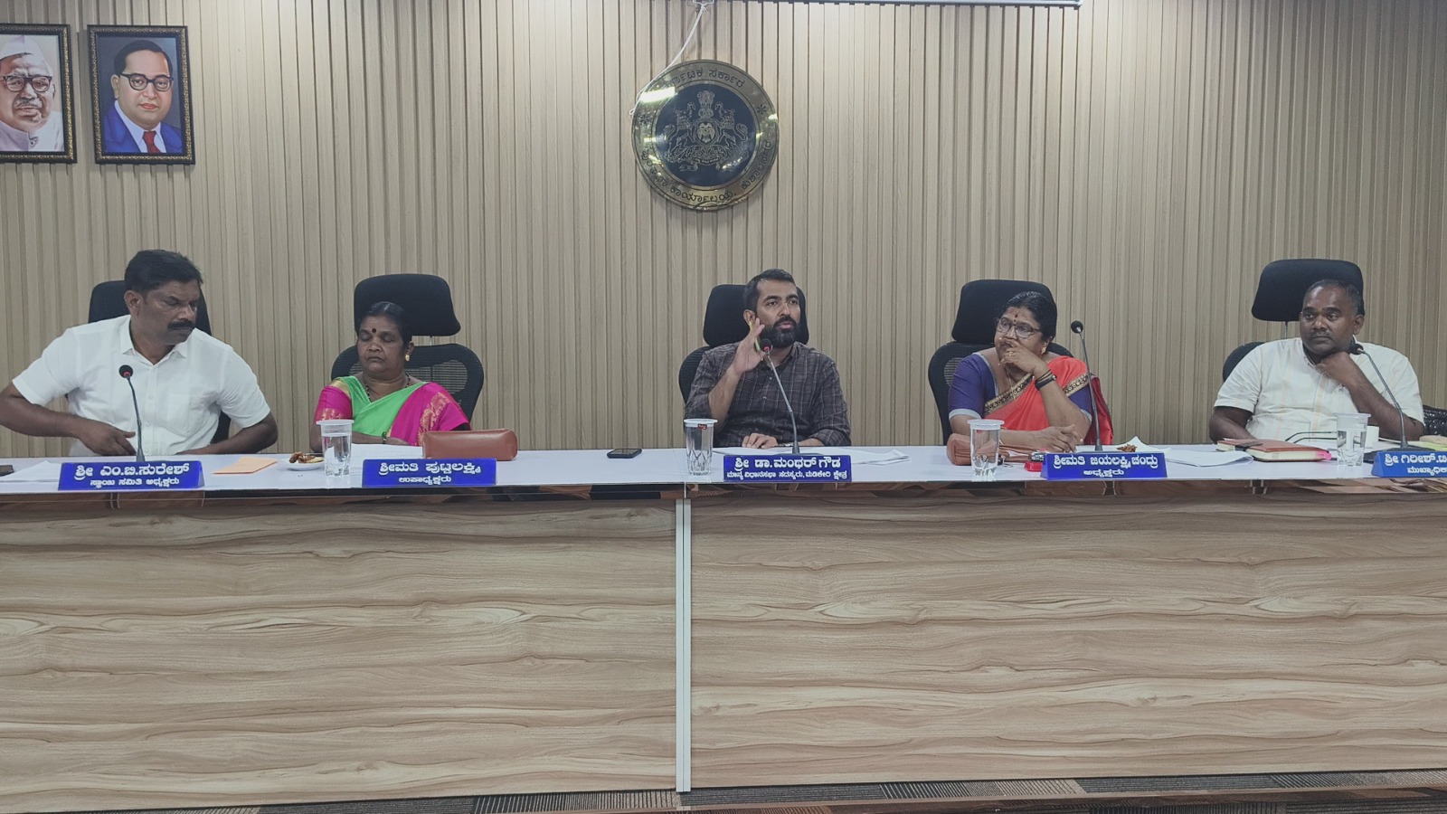   ಕುಶಾಲನಗರ ಅಭಿವೃದ್ದಿಗೆ ಶ್ರಮಿಸಿ, ಅಧಿಕಾರಿಗಳೀಗೆ ಶಾಸಕ ಡಾ. ಮಂಥರ್‌ ಗೌಡ ಸೂಚನೆ.